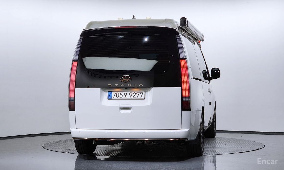  Hyundai Staria