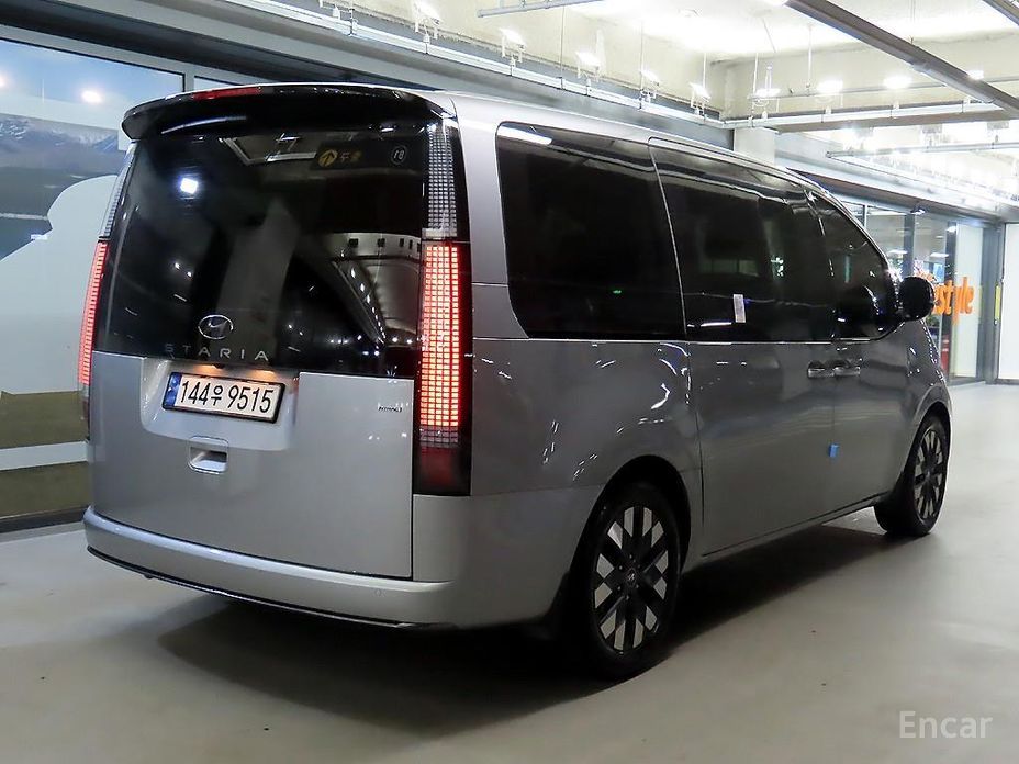  Hyundai Staria