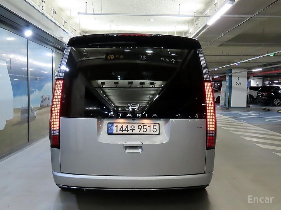  Hyundai Staria
