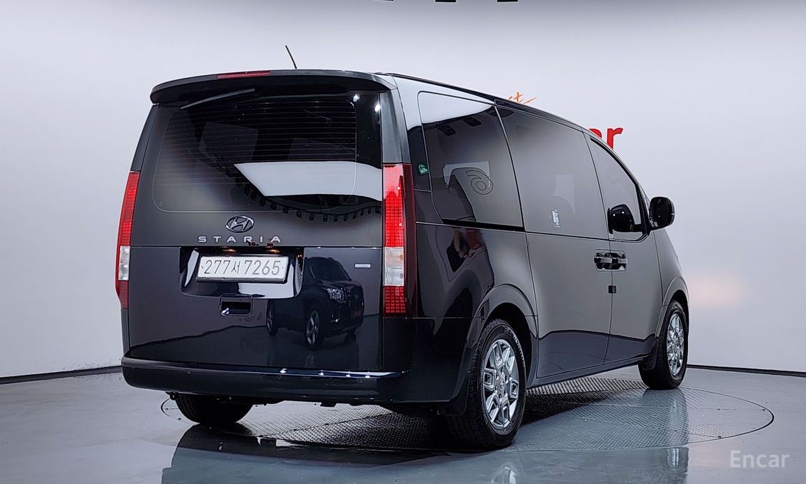  Hyundai Staria