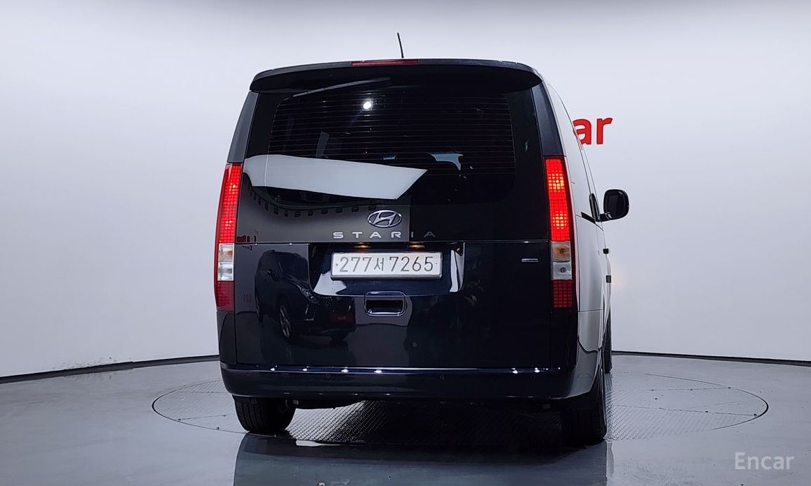  Hyundai Staria