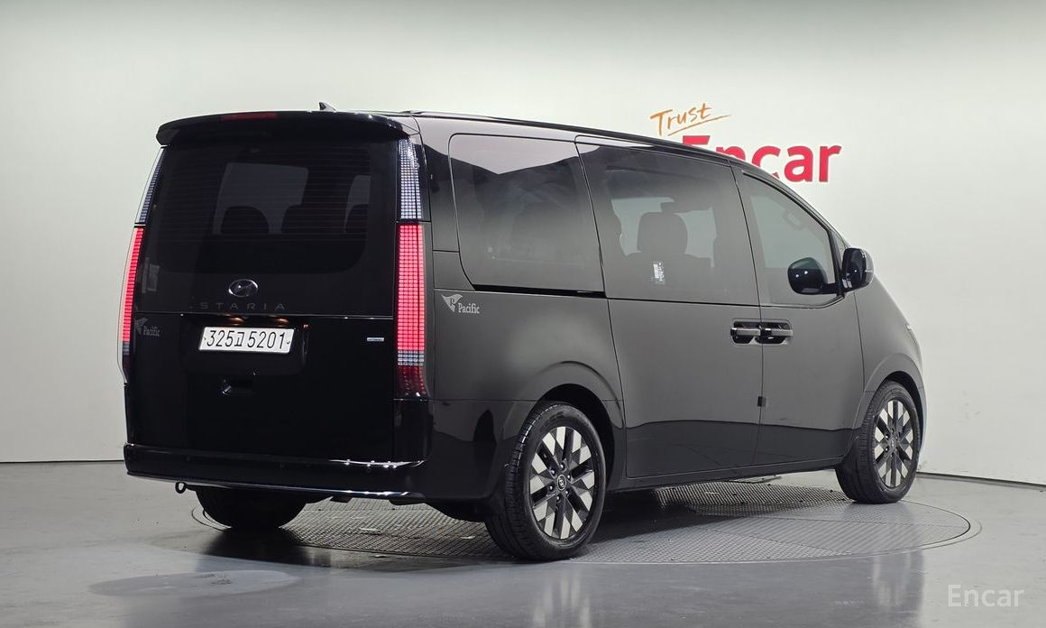  Hyundai Staria