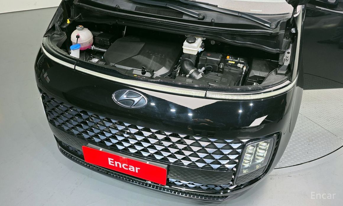  Hyundai Staria