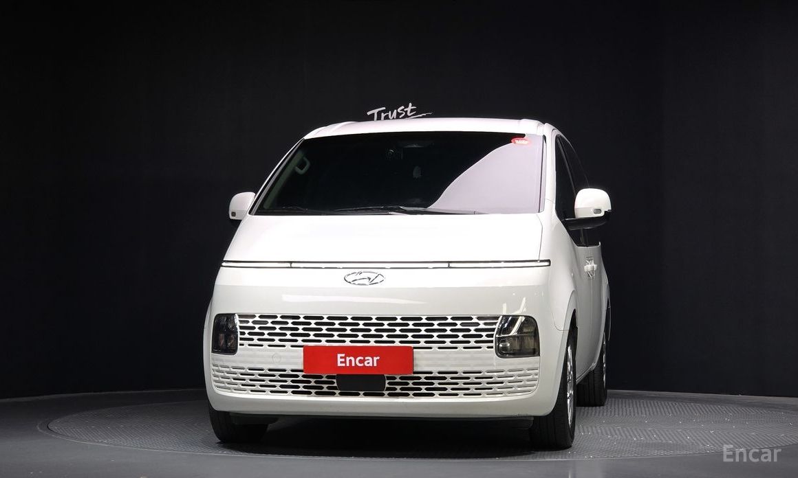  Hyundai Staria