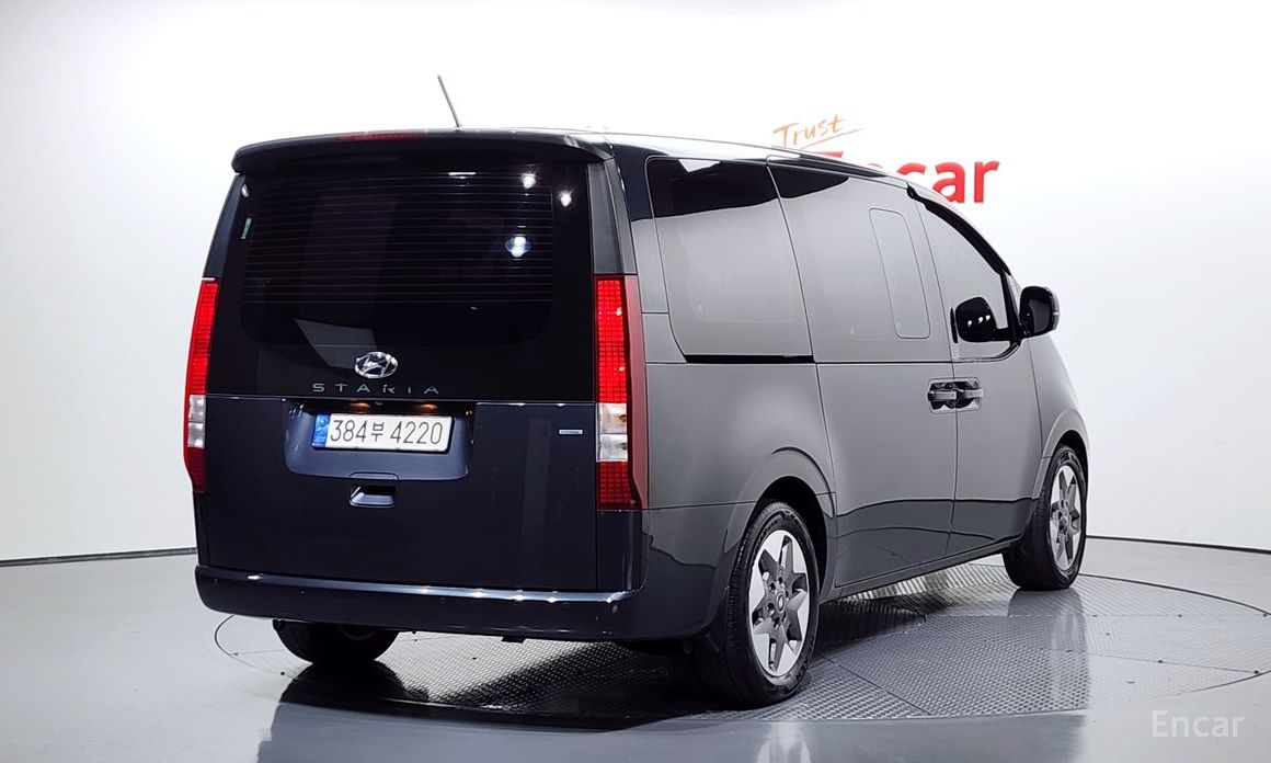  Hyundai Staria