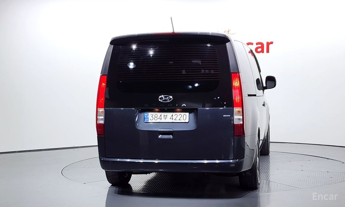  Hyundai Staria