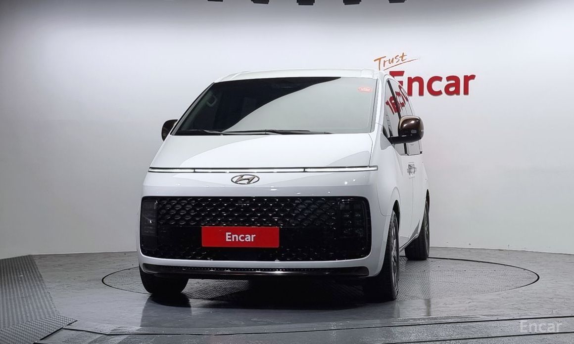  Hyundai Staria
