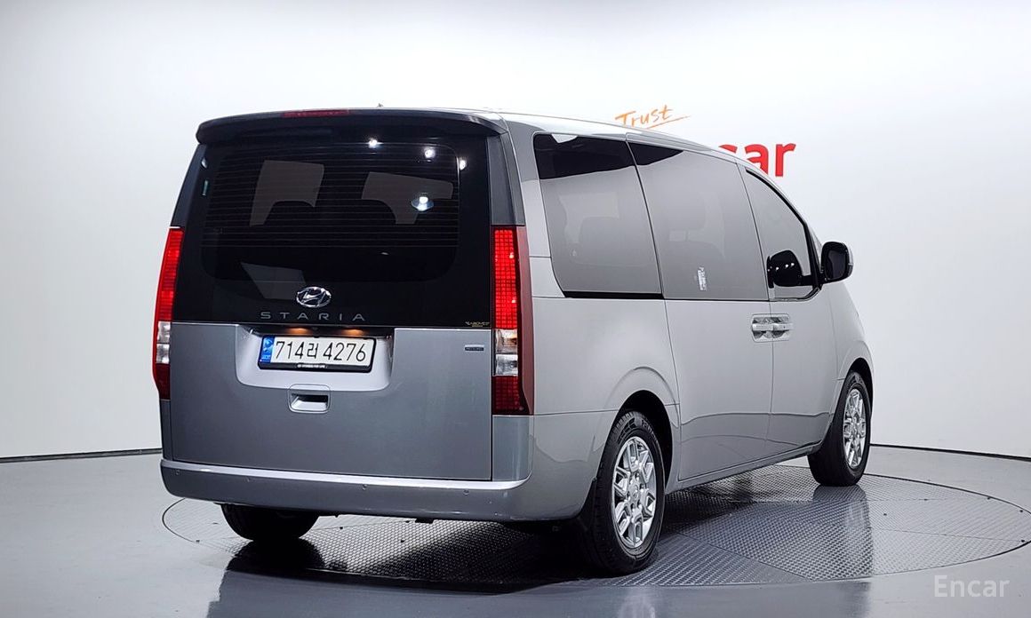  Hyundai Staria