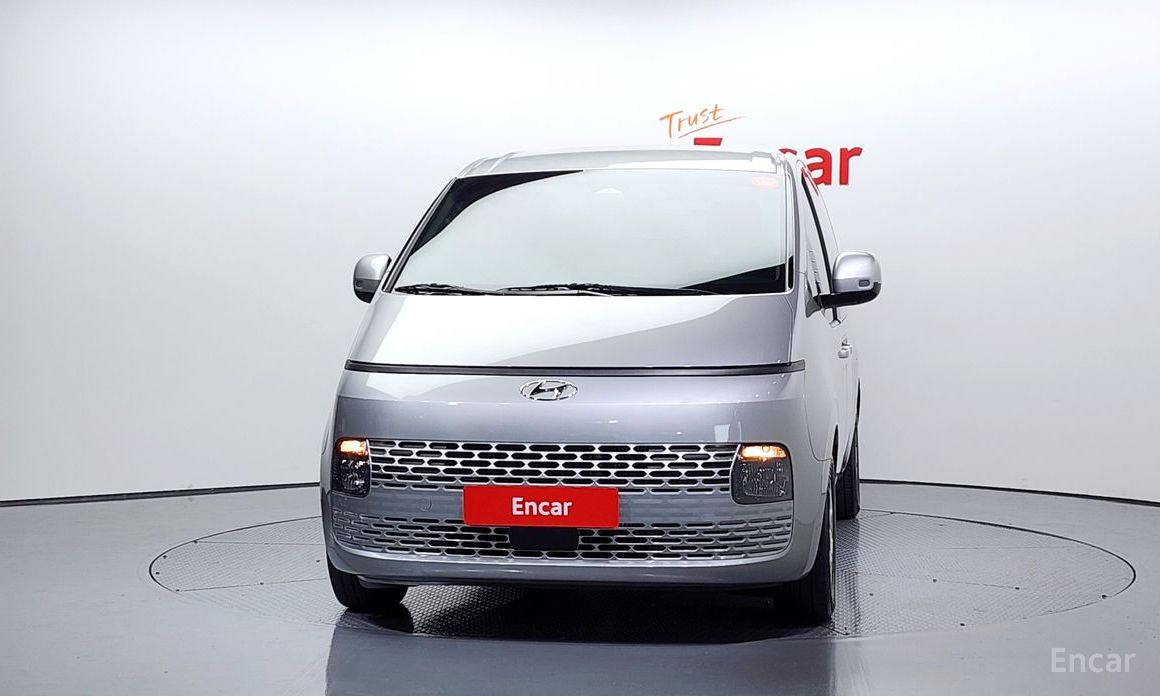  Hyundai Staria