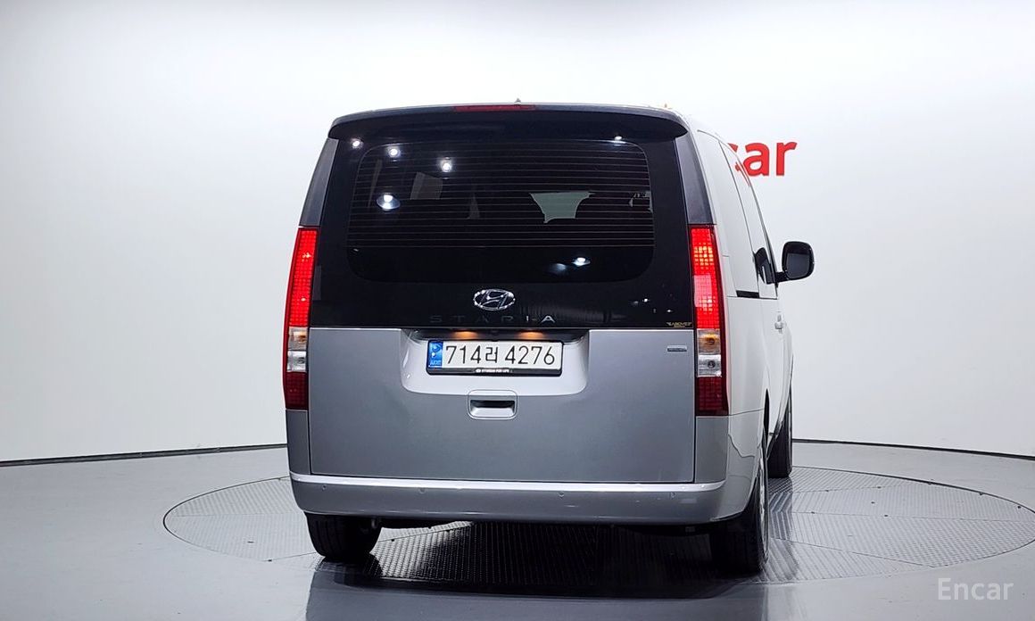  Hyundai Staria