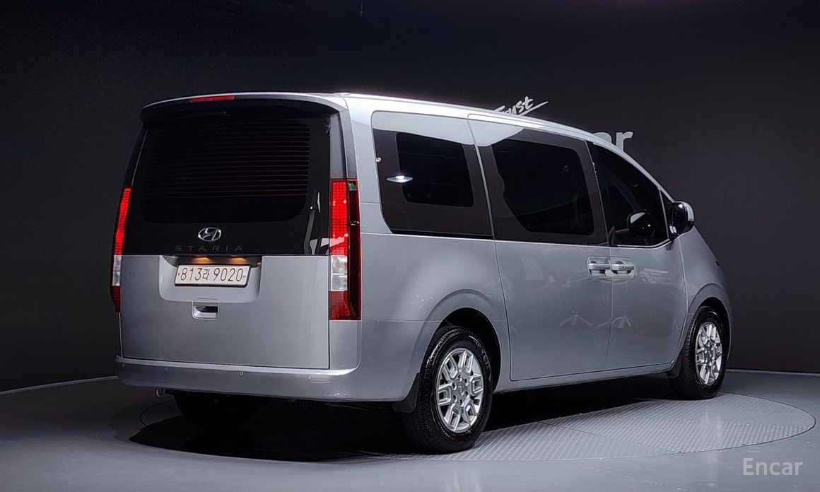  Hyundai Staria