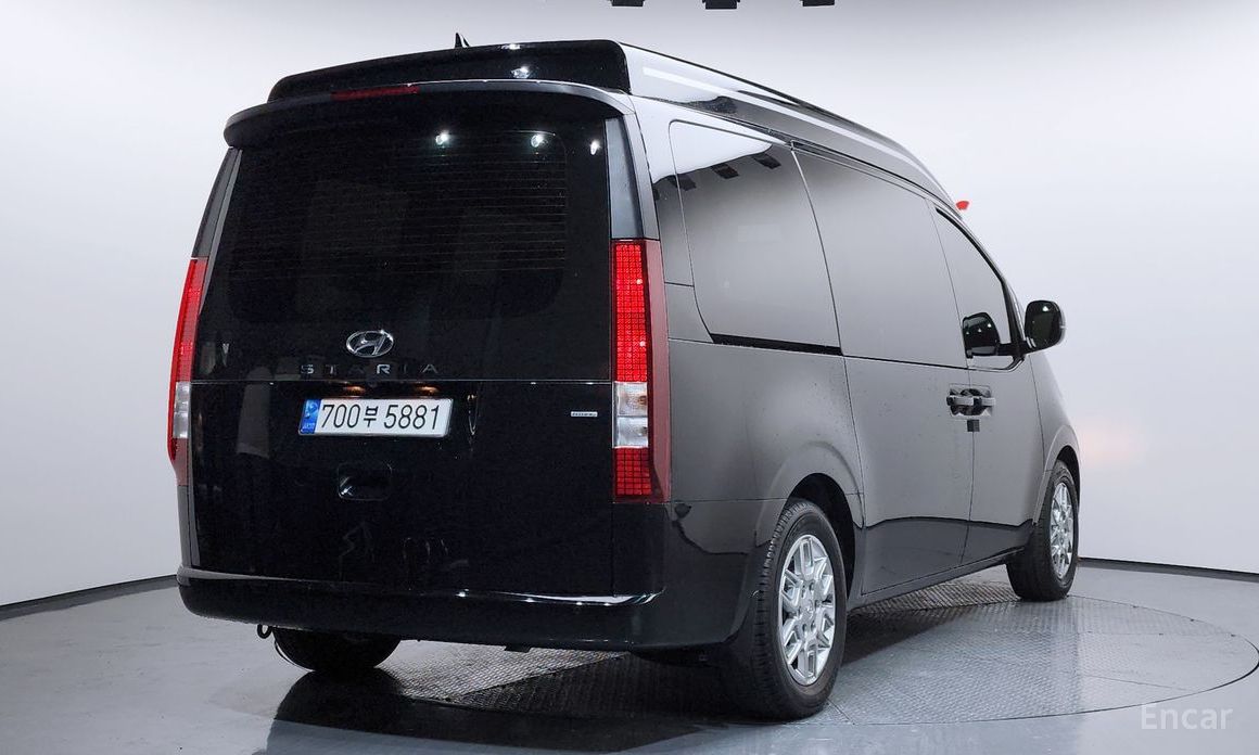  Hyundai Staria