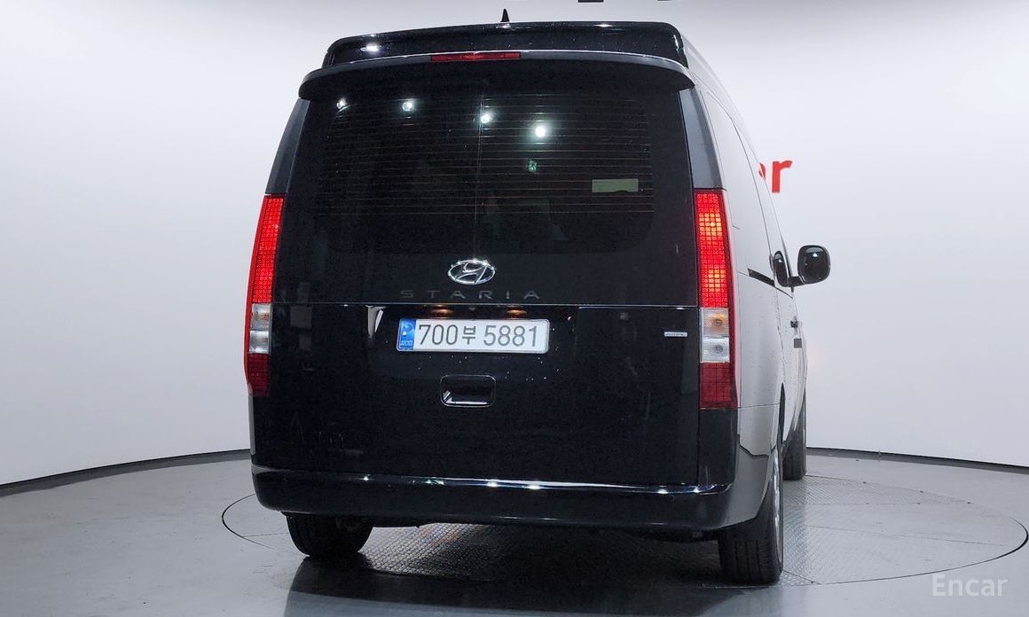  Hyundai Staria