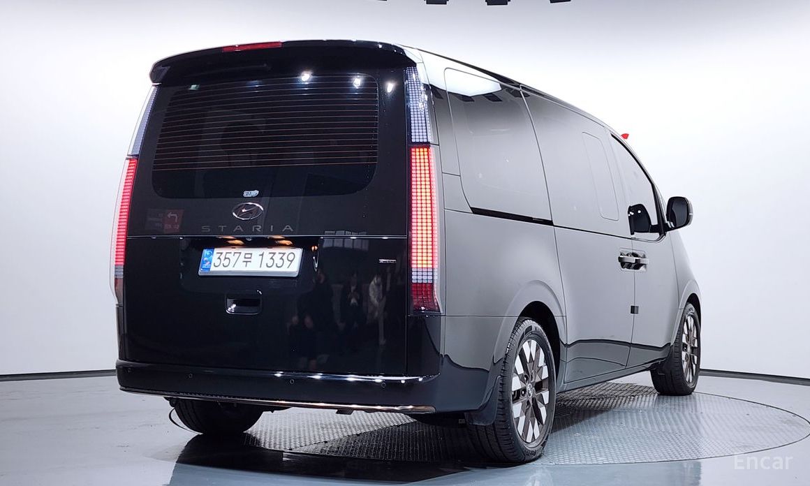  Hyundai Staria