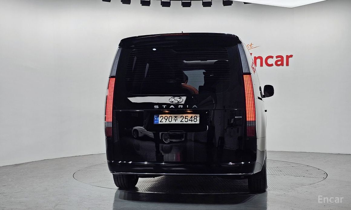  Hyundai Staria