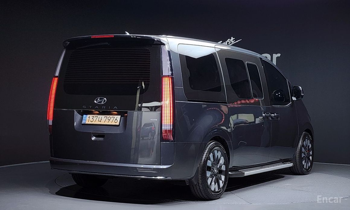  Hyundai Staria