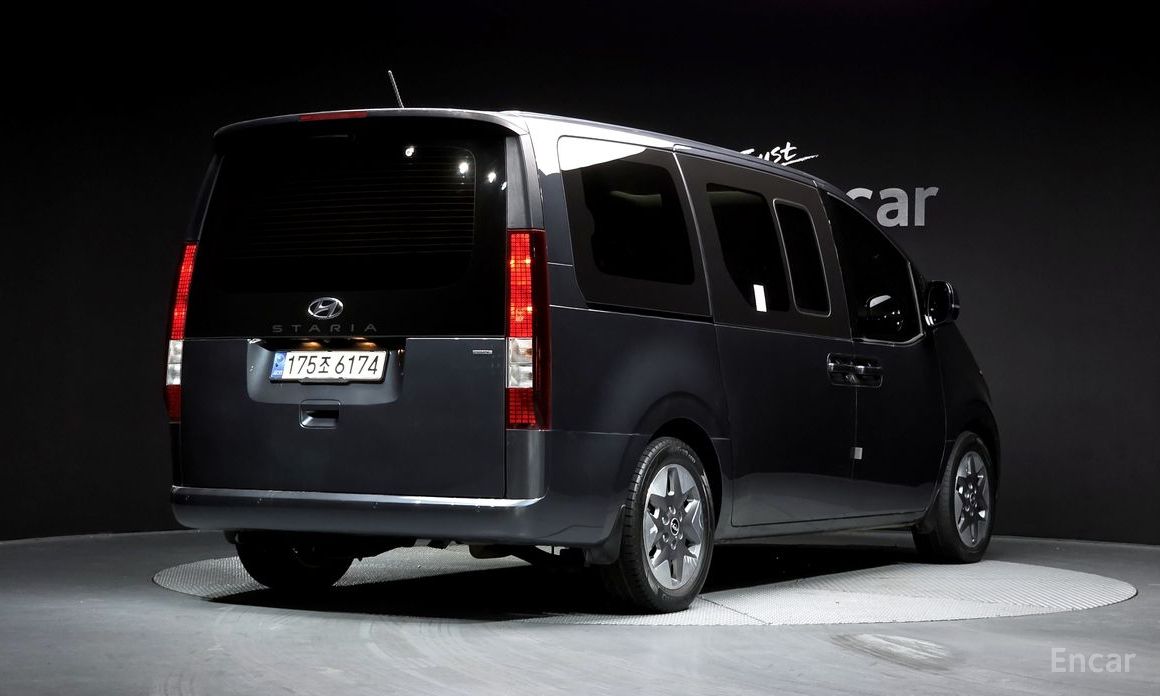  Hyundai Staria