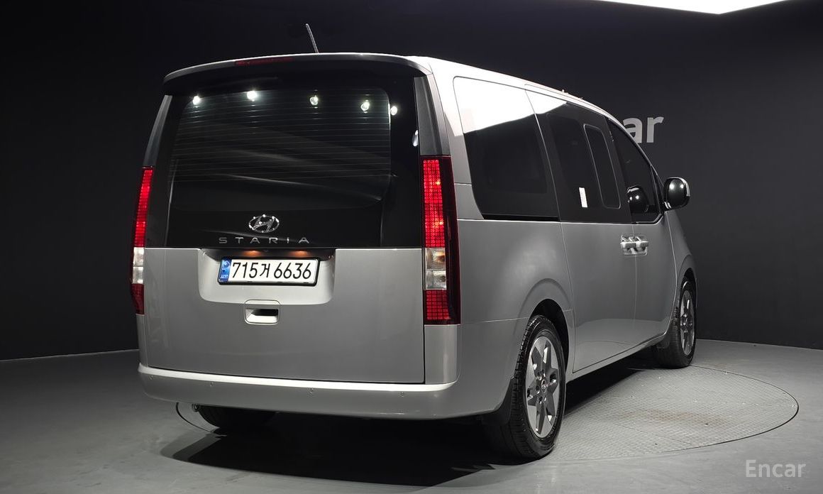  Hyundai Staria