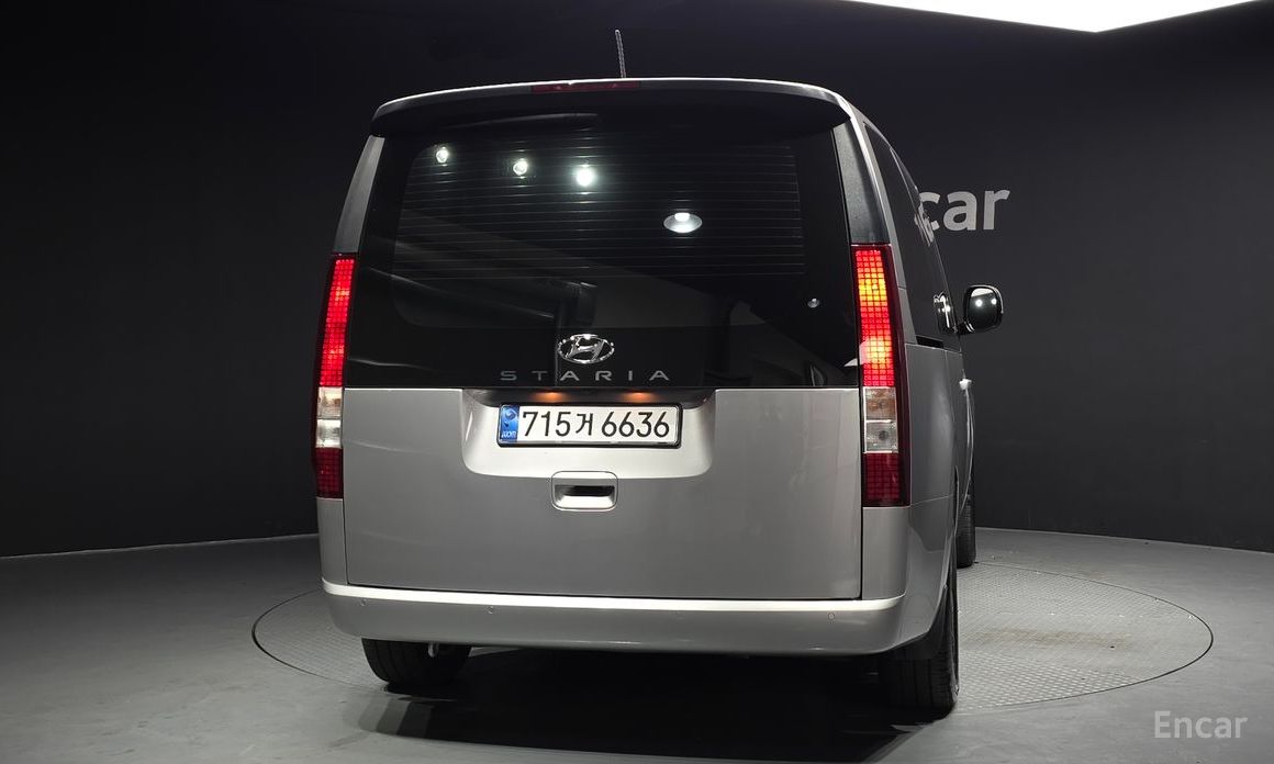  Hyundai Staria