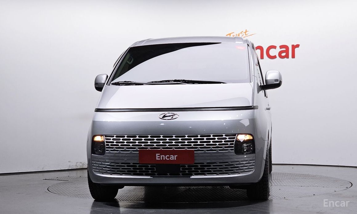  Hyundai Staria
