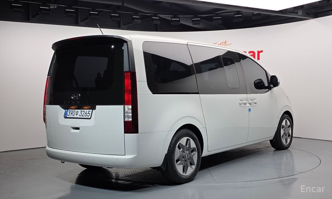  Hyundai Staria