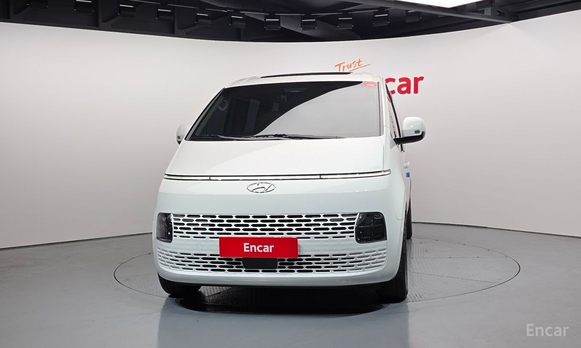  Hyundai Staria