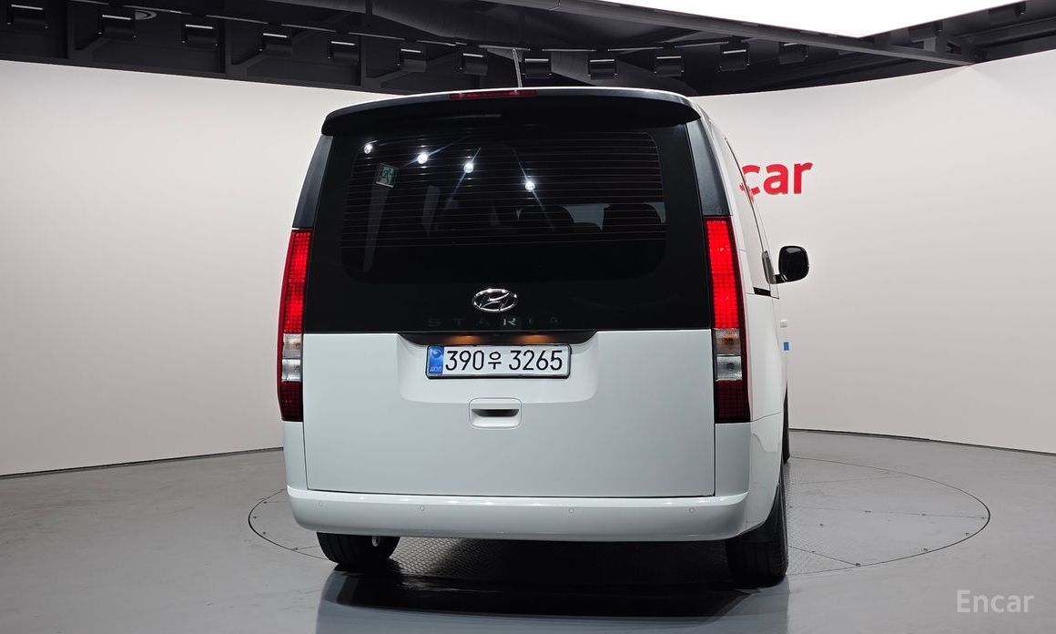  Hyundai Staria
