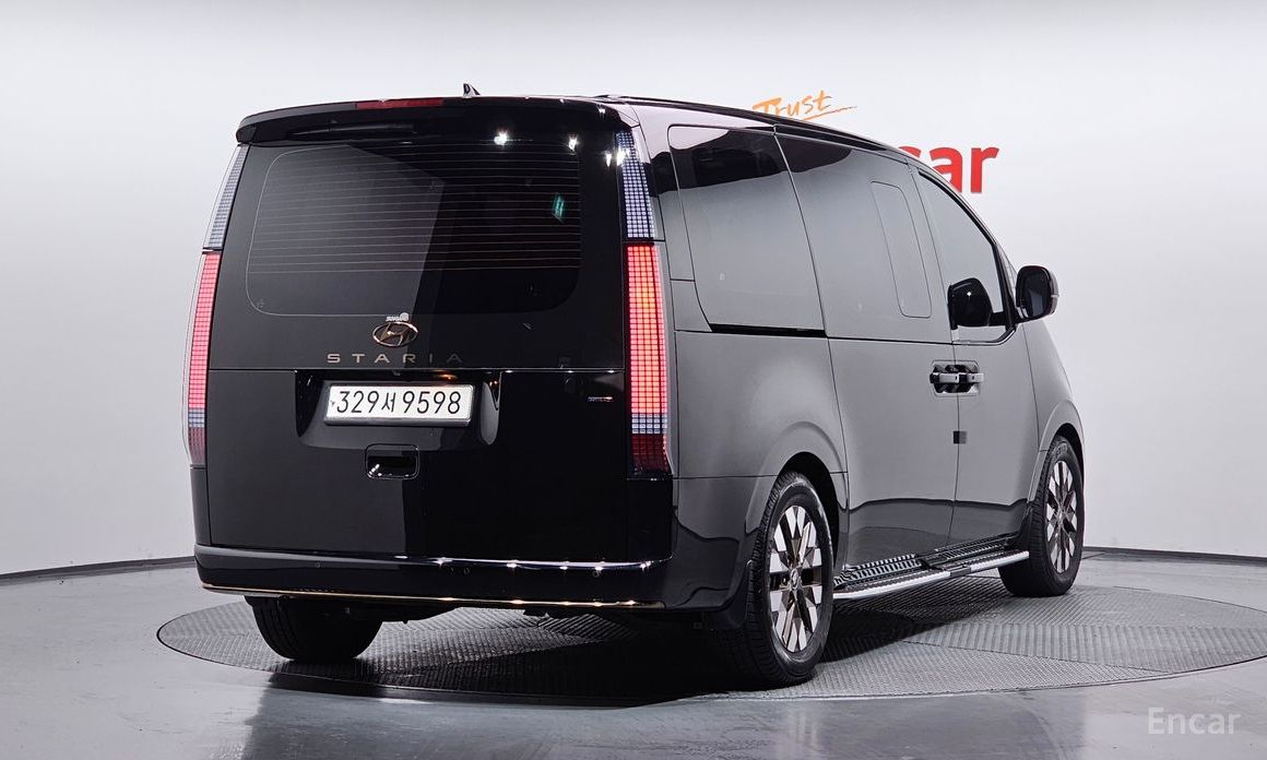  Hyundai Staria