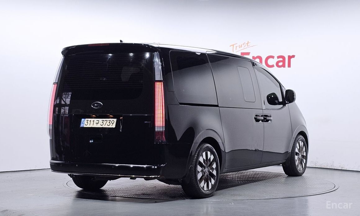  Hyundai Staria