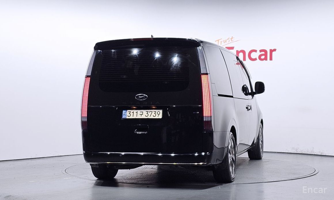  Hyundai Staria