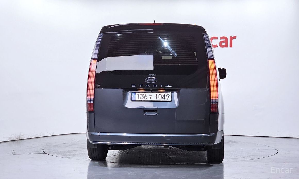  Hyundai Staria