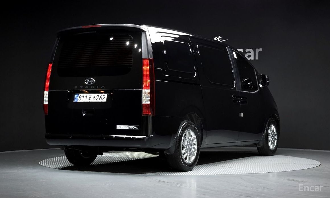  Hyundai Staria