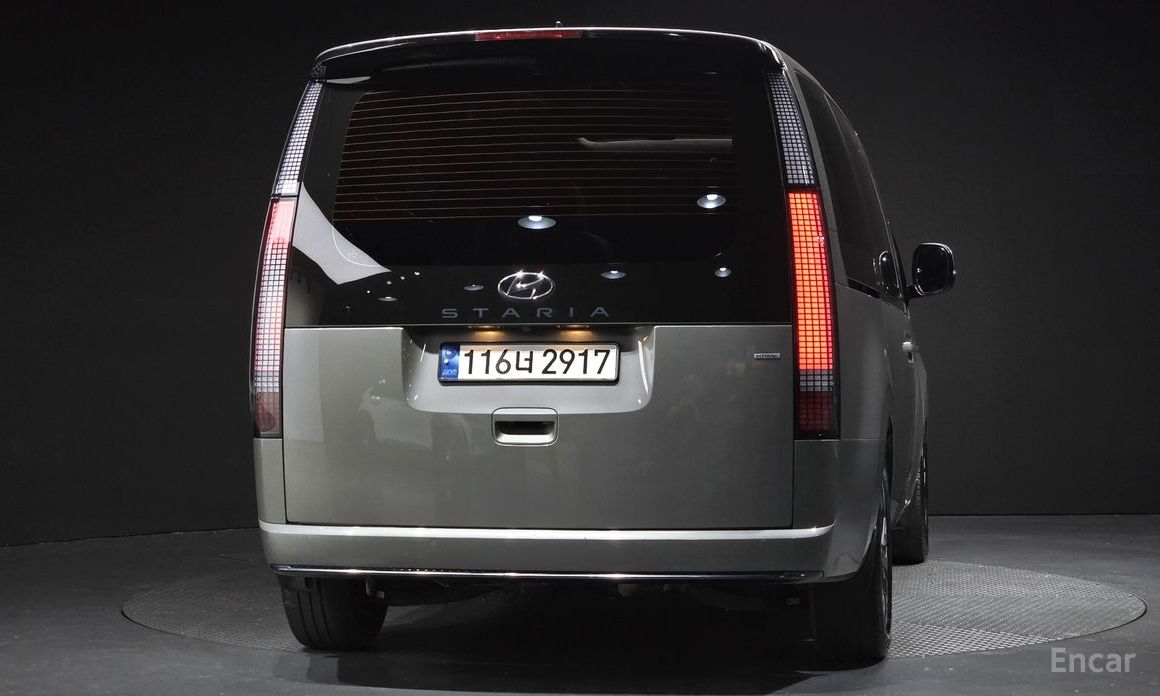  Hyundai Staria