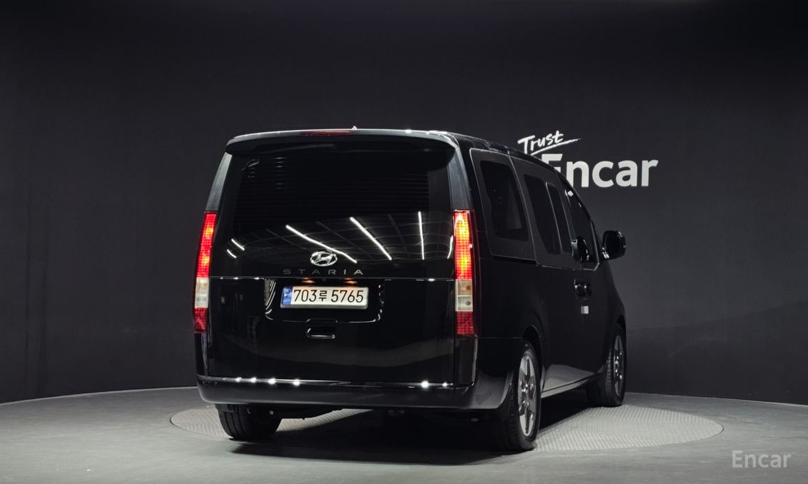  Hyundai Staria