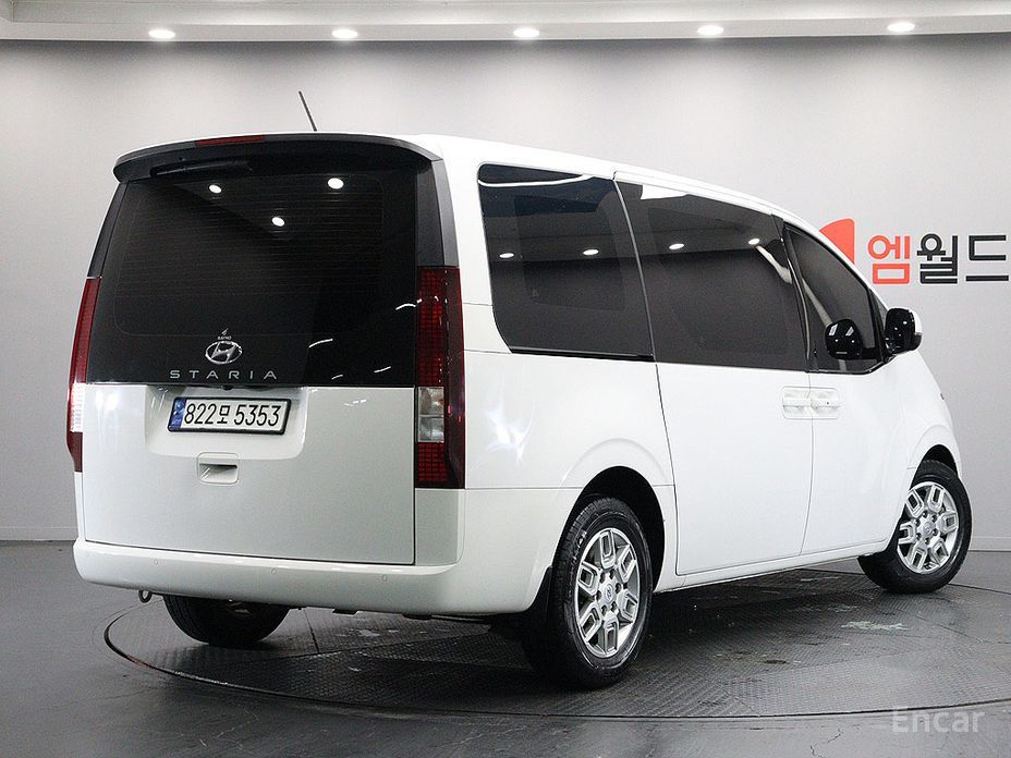  Hyundai Staria