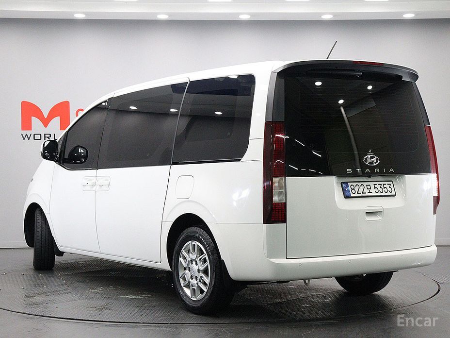  Hyundai Staria