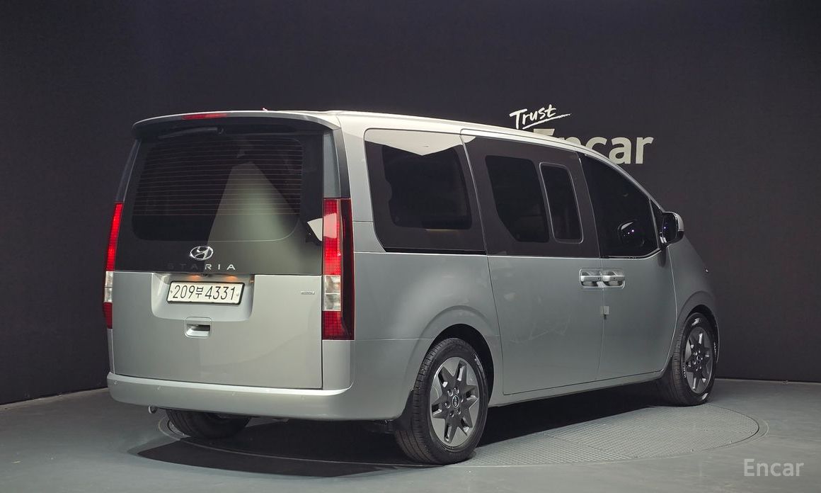  Hyundai Staria