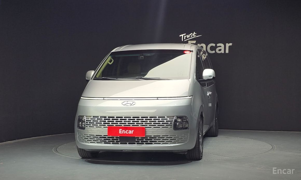  Hyundai Staria