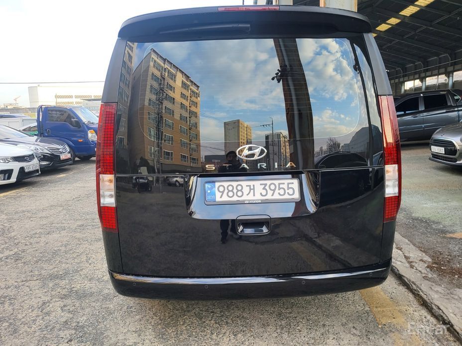  Hyundai Staria