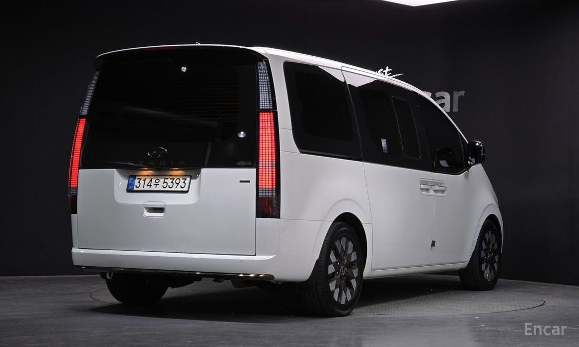  Hyundai Staria