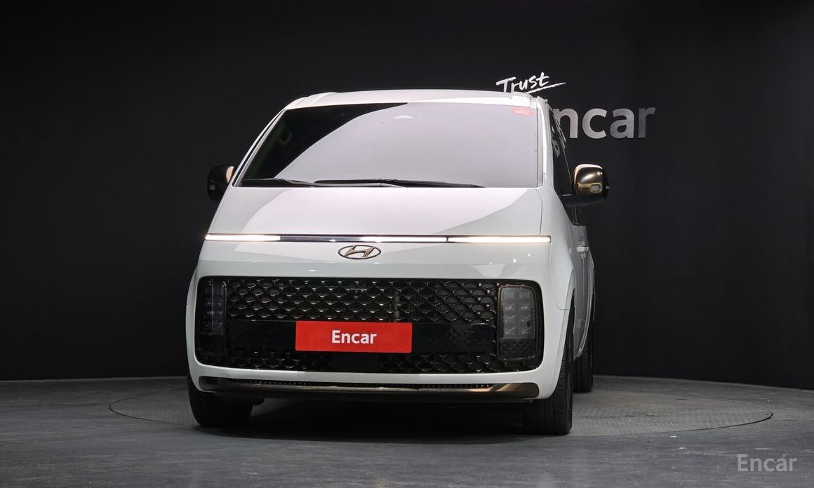  Hyundai Staria