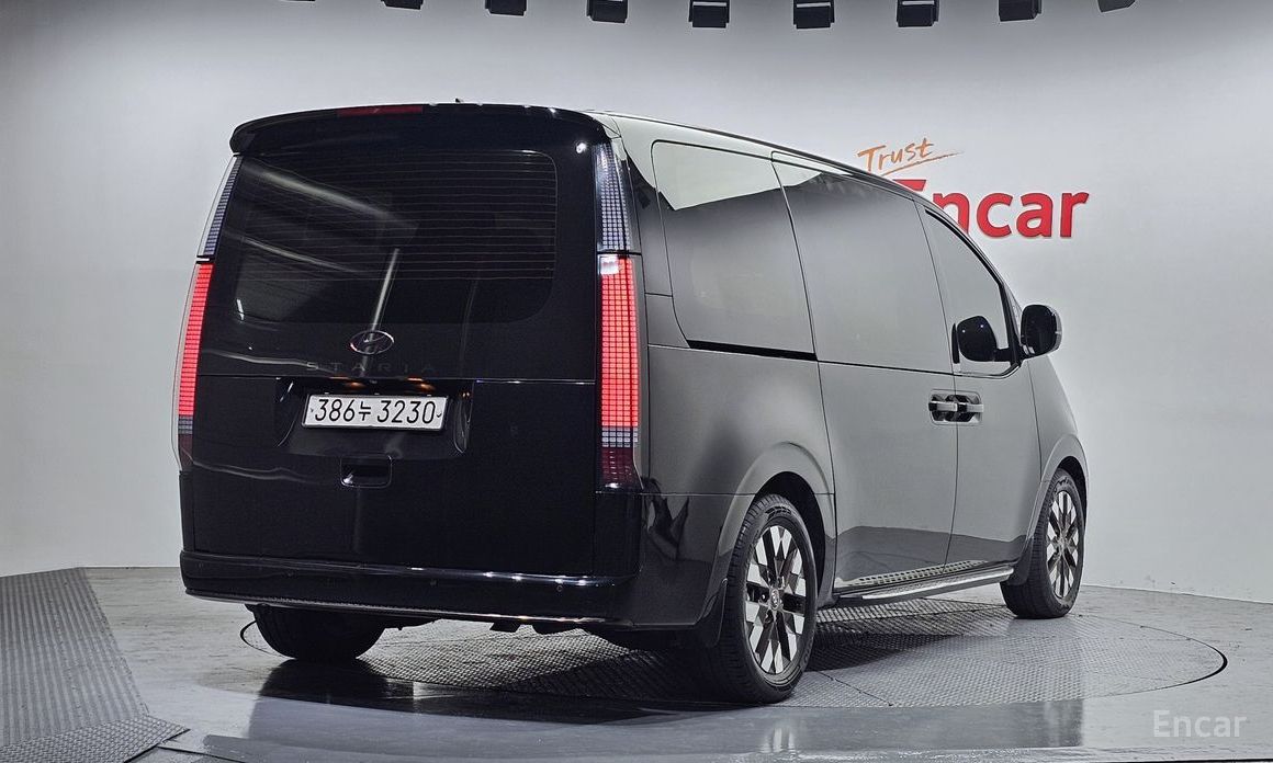  Hyundai Staria