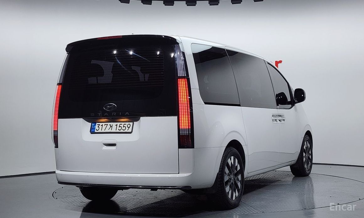  Hyundai Staria