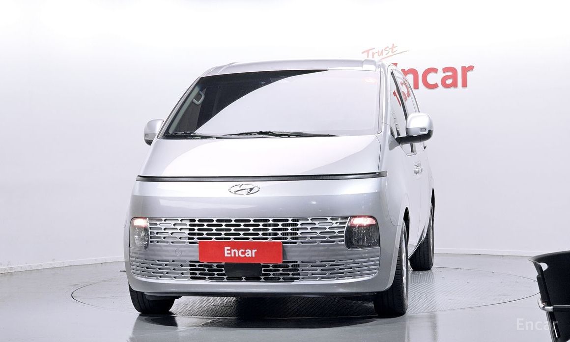  Hyundai Staria