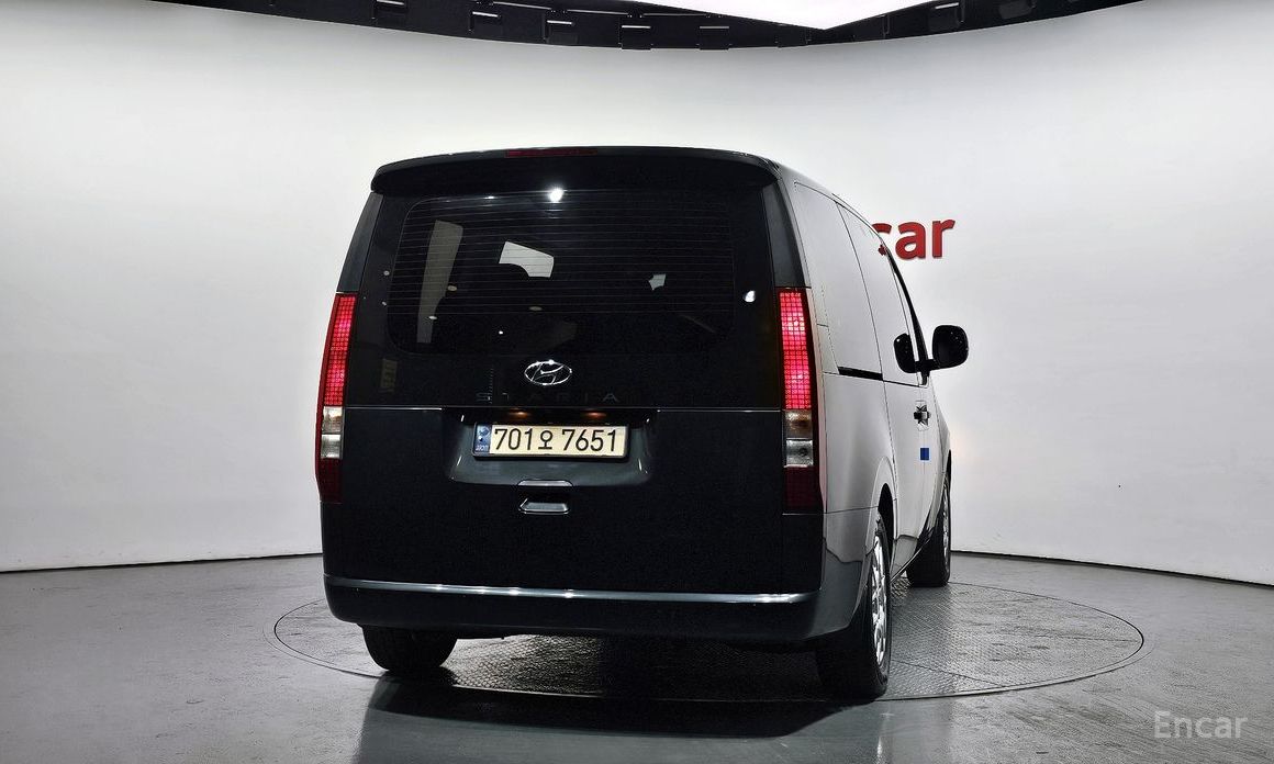  Hyundai Staria