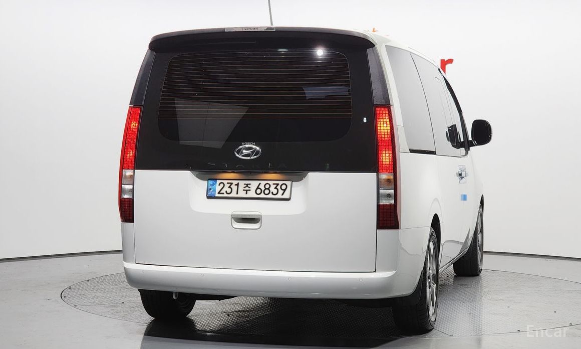  Hyundai Staria