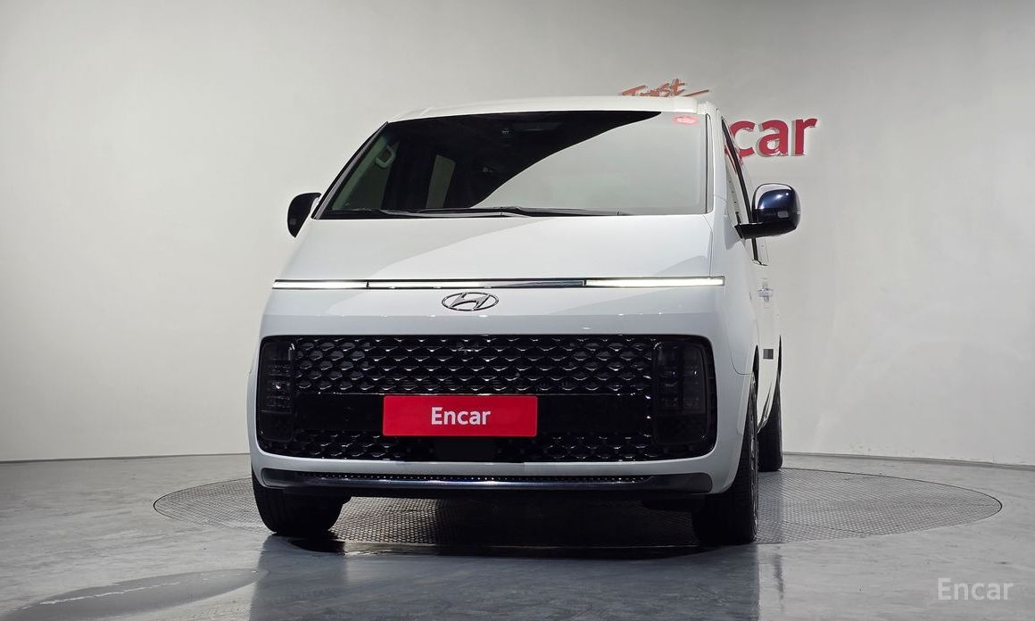  Hyundai Staria