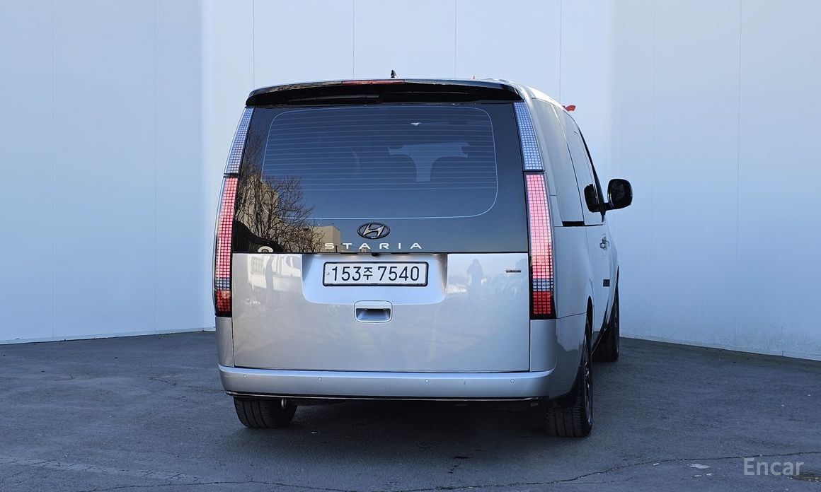  Hyundai Staria