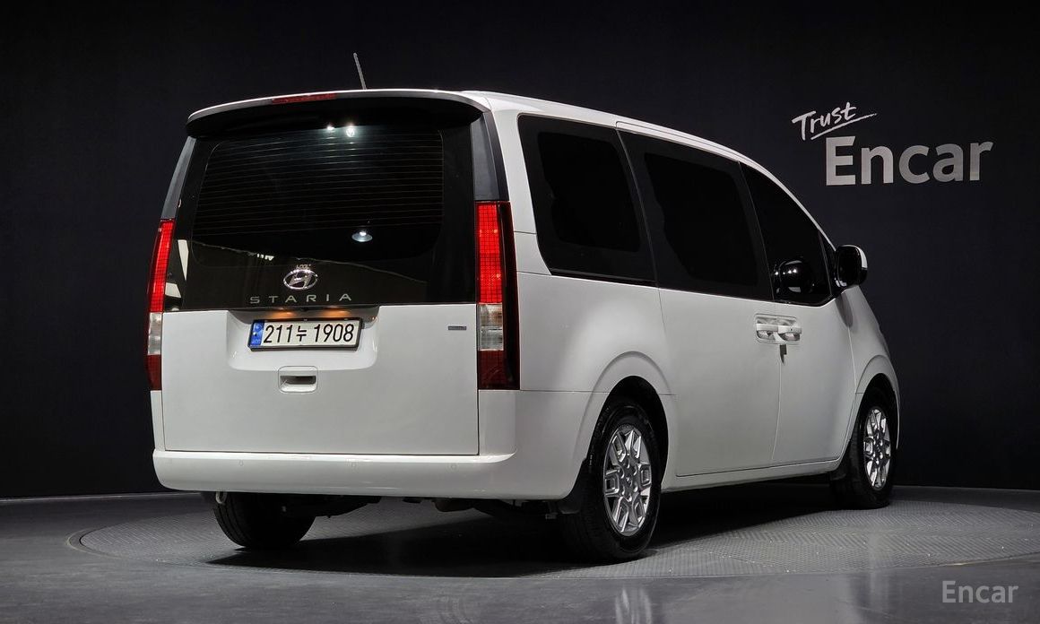  Hyundai Staria