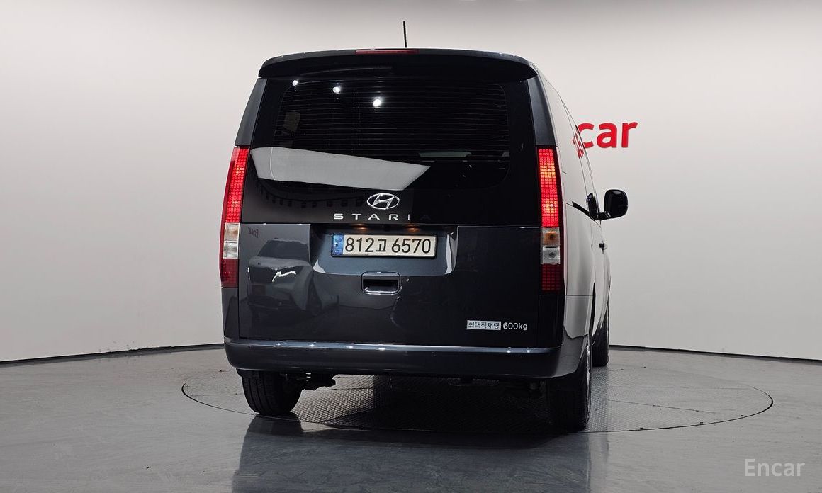  Hyundai Staria